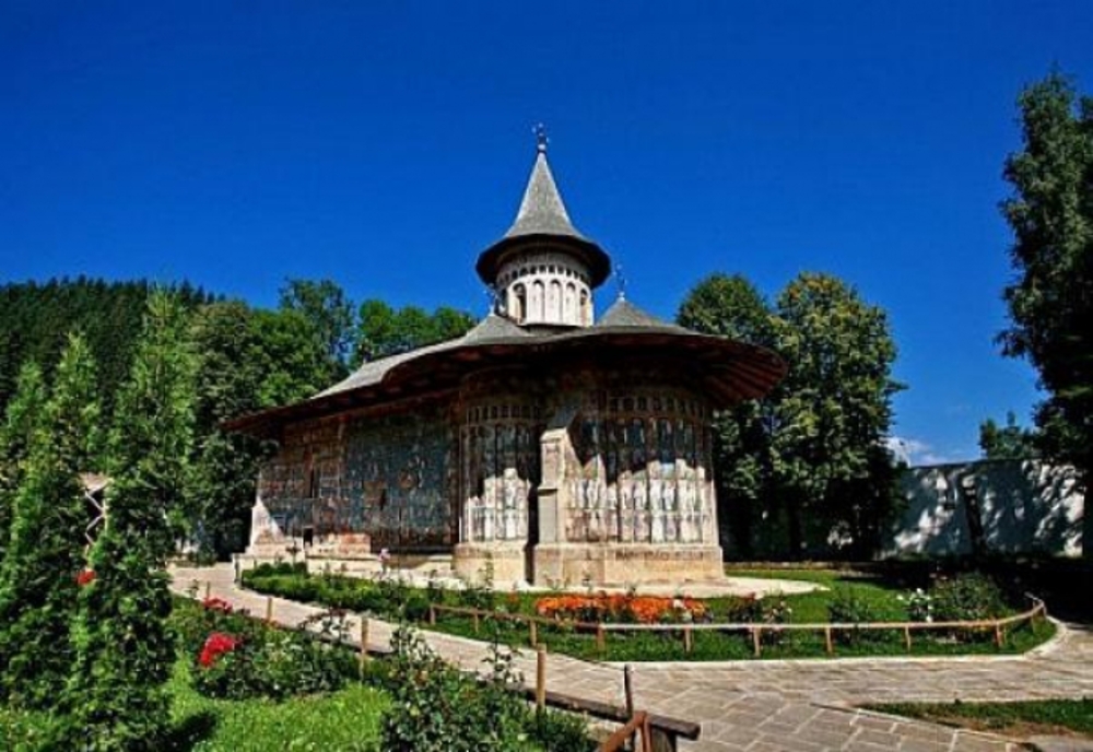 Focar COVID la Mănăstirea Voroneț, stareța și fosta stareță, contaminate, 9 măicuțe în izolare