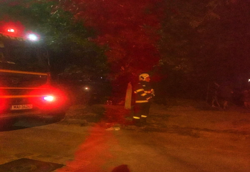 Incendiu într-un apartament situat la parterul unui bloc, pe strada 23 August din municipiul Giurgiu