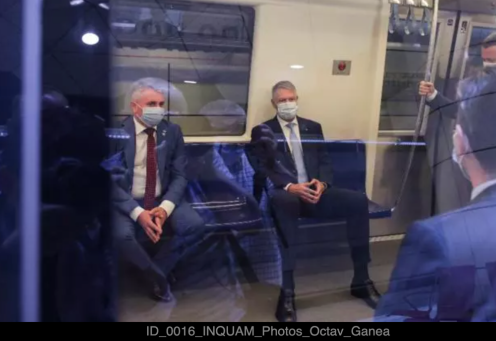 S-a pus în mișcare prima garnitură pe Magistrala 5! Klaus Iohannis și Ludovic Orban, la inaugurarea metroului din Drumul Taberei FOTO