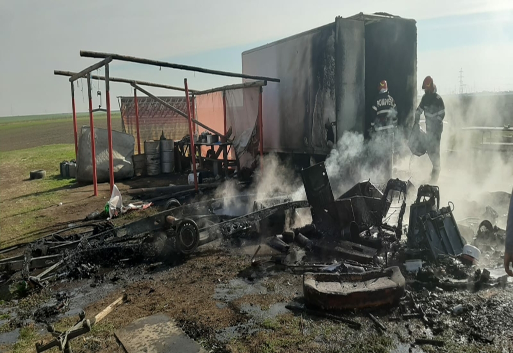 VIDEO: Pagube importante, în urma unui incendiu izbucnit într-o comună din Olt