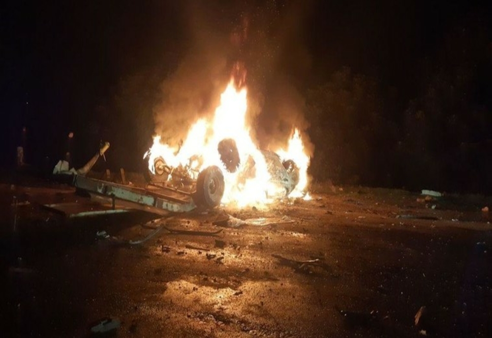 Un tânăr a murit, după ce mașina pe care o conducea s-a răsturnat și a luat foc