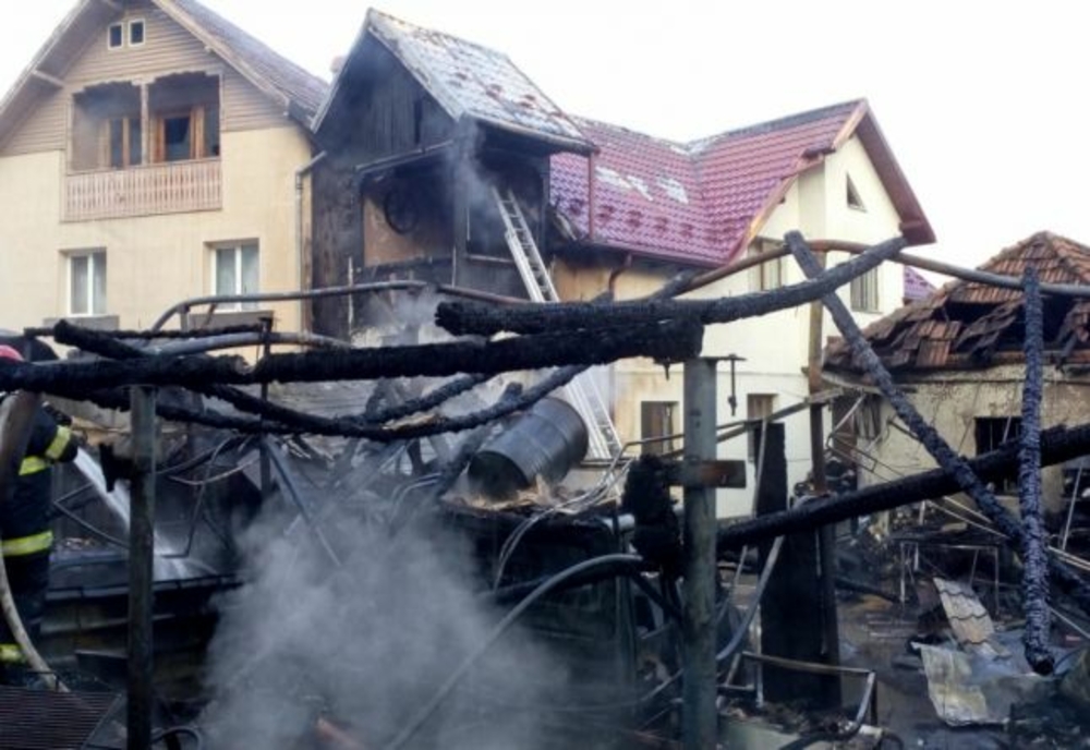 O bătrână din Văleni, fost medic, a murit arsă de vie în propria locuință
