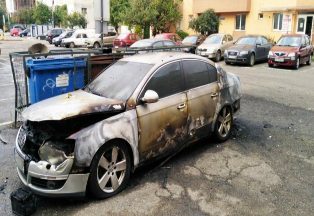 Bărbatul care a incendiat mașina soției se va răcori după gratii următoarele 30 de zile