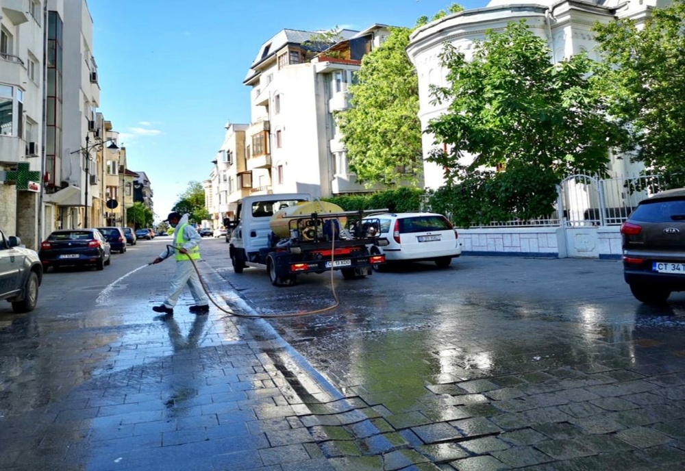 Continuă dezinfecția pe străzile din  Constanța