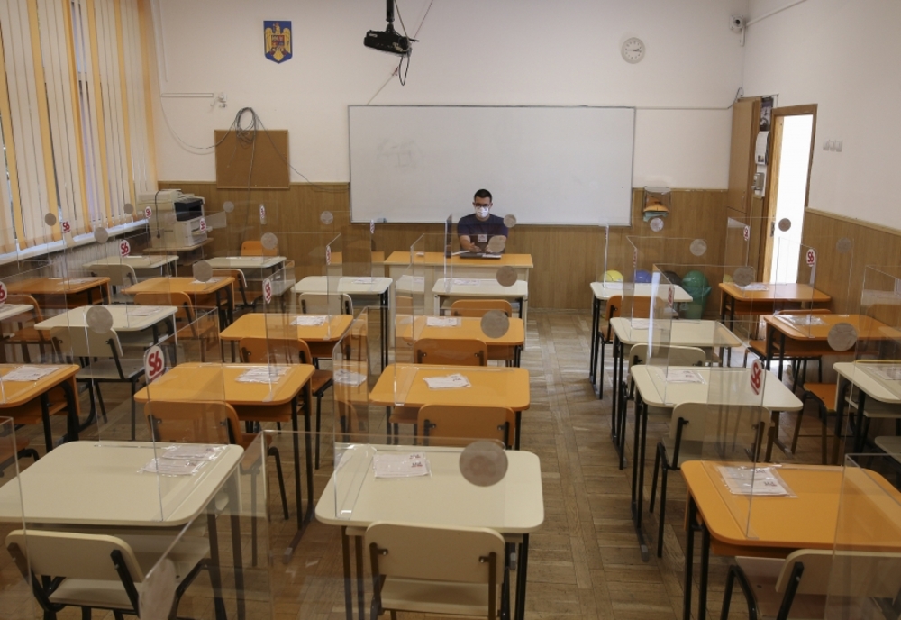 DSP București a propus trecerea școlilor și grădinițelor la predare exclusiv online