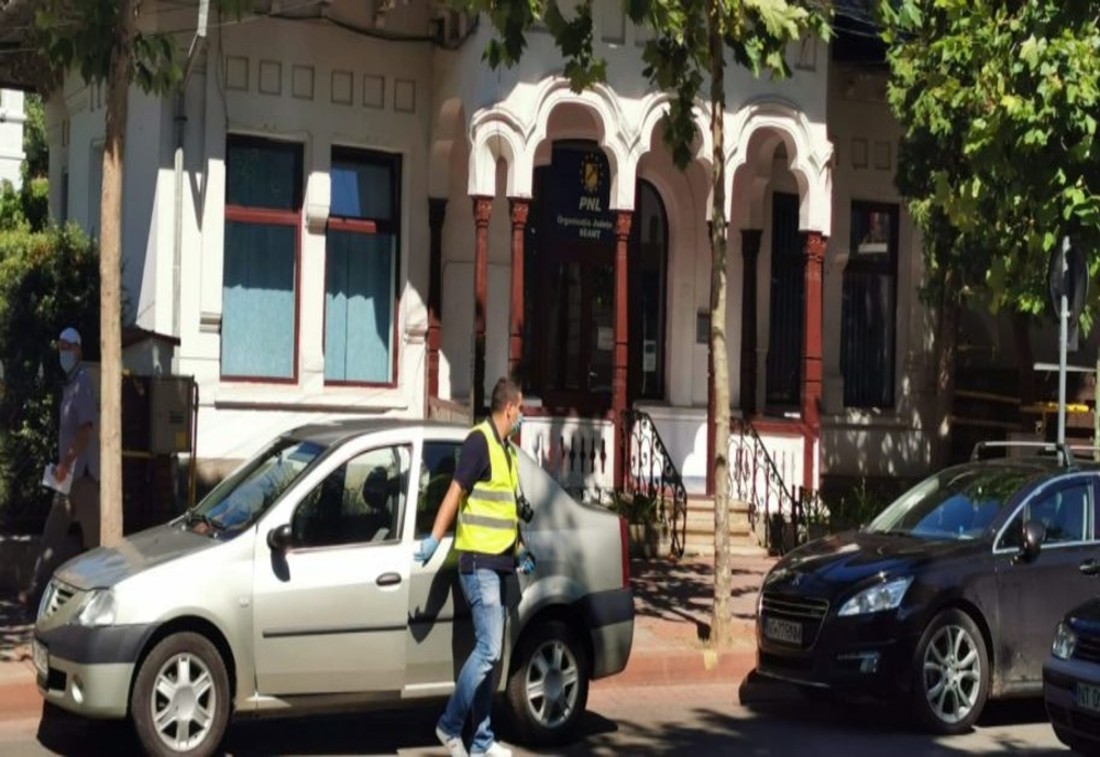 Au fost reținuți hoții care au spart sediul  organizației PNL Neamț