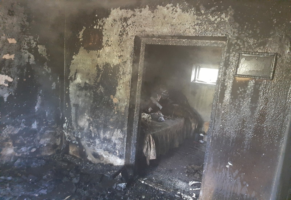 FOTO| Bătrân găsit carbonizat în propria locuință în urma unui incendiu