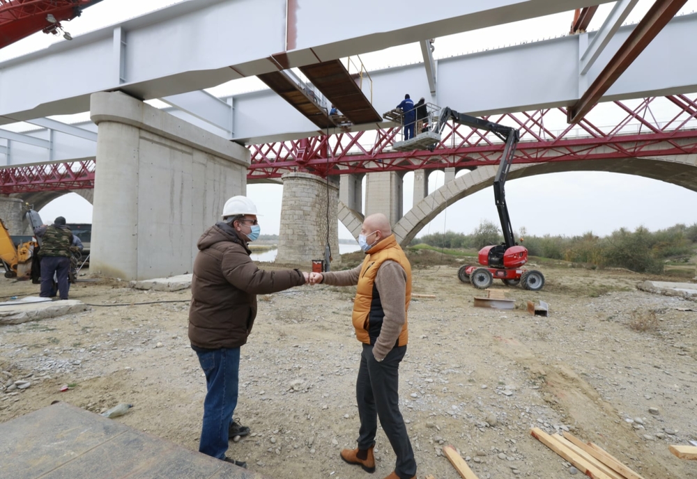 Noul pod de la Vadu Pasii ar putea fi dat în folosință la începutul verii viitoare