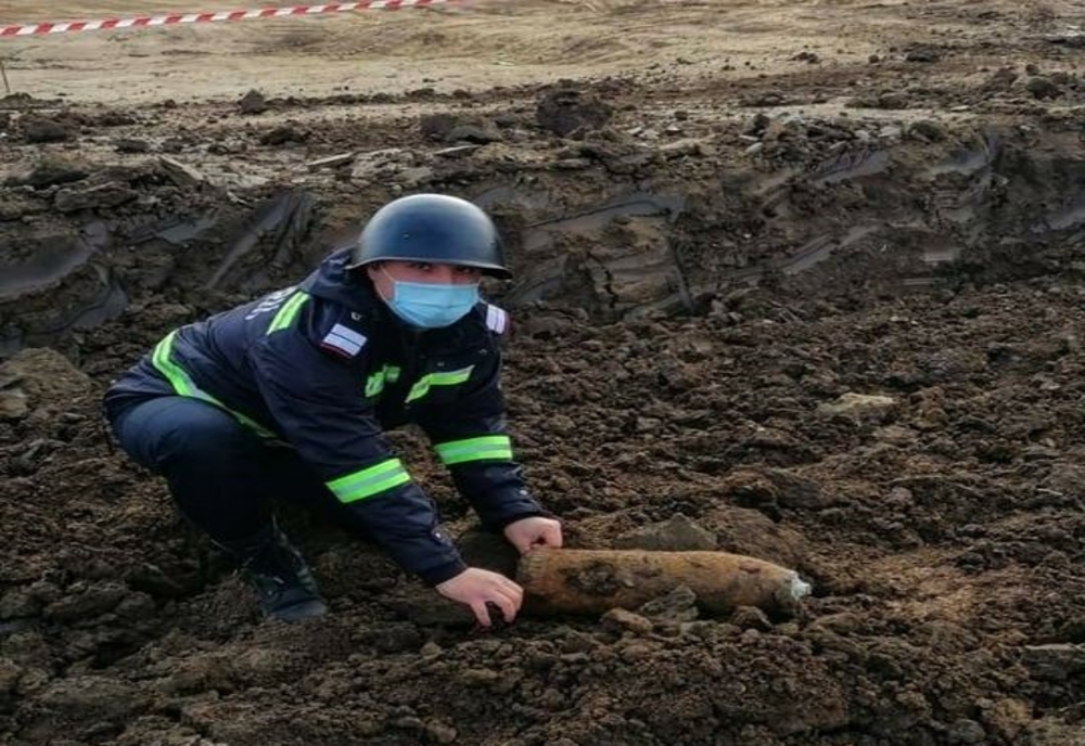 Un proiectil exploziv a fost găsit în urma unor lucrări de excavare, la Bâcu 