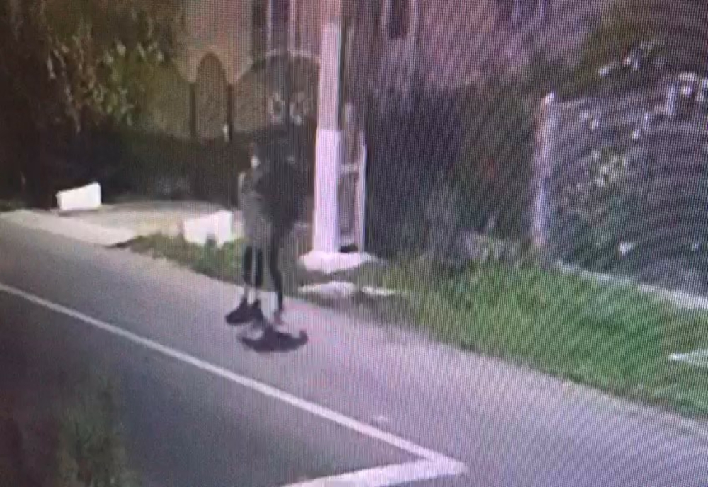 VIDEO. Adolescent din Olt, reţinut după ce a bătut cu bestialitate o tânără