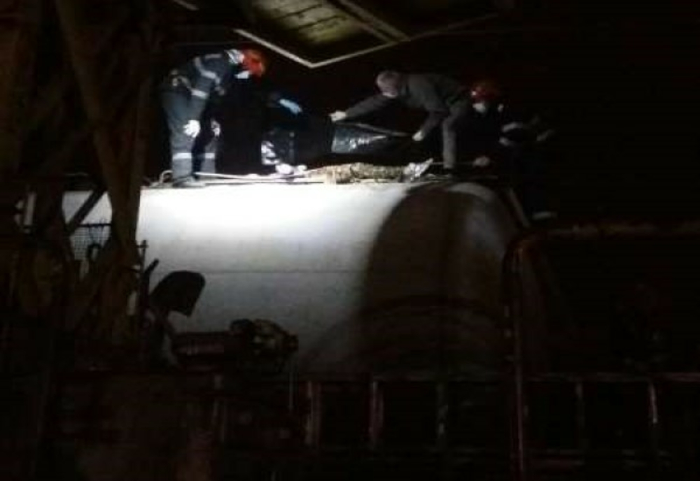 Un băiat de 12 ani a murit electrocutat pe un vagon de tren, la Petroşani