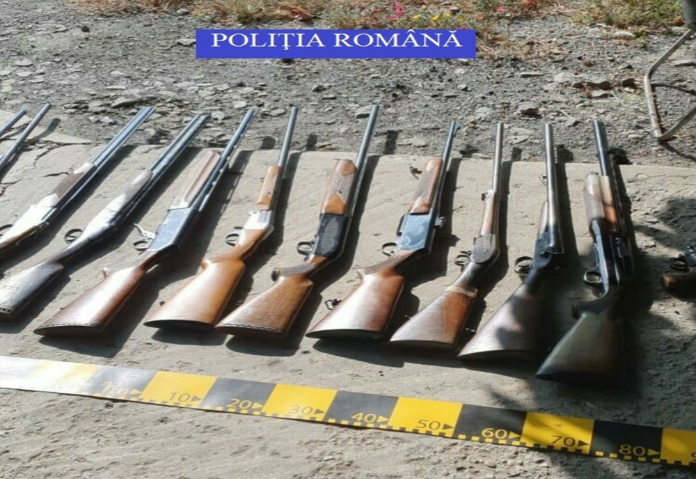 Bărbat din Bistrița-Năsăud, trimis în judecată pentru nerespectarea regimului armelor și munițiilor! Anchetatorii au găsit un adevărat arsenal