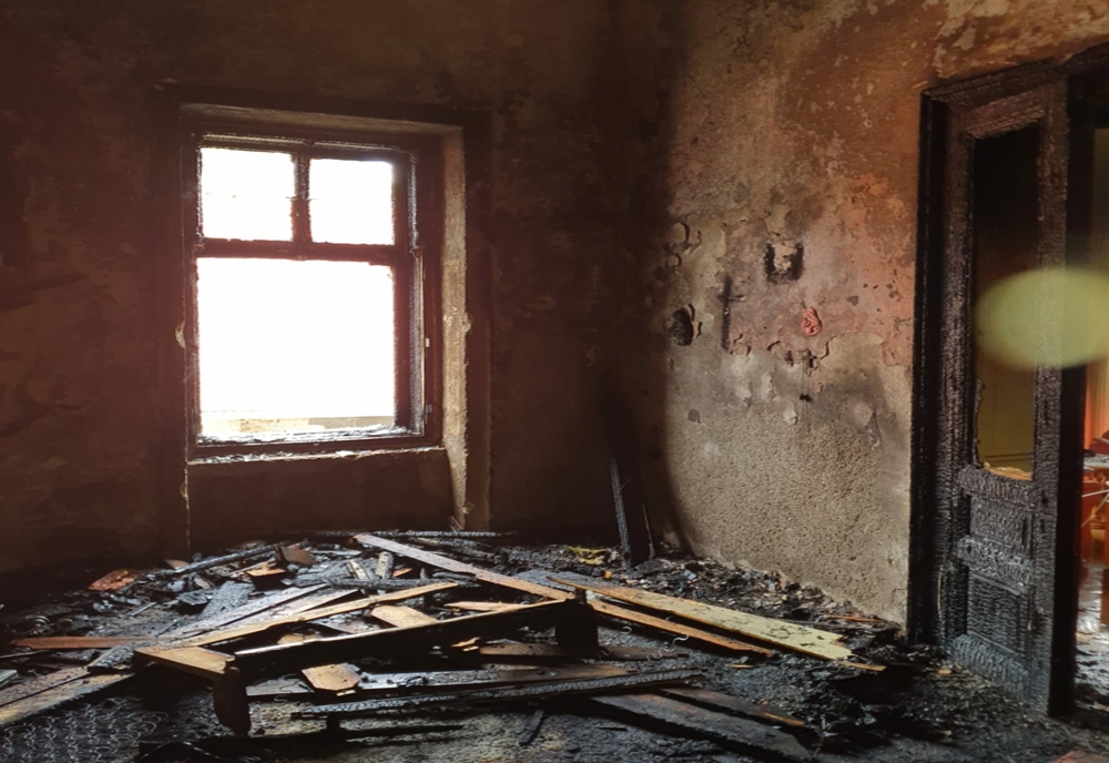 Incendiu la Oravița: a luat foc o casă