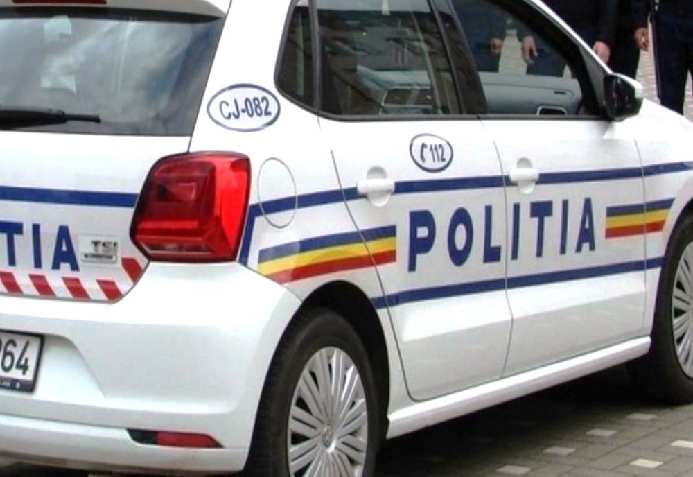 Mașină de poliție implicată într-un accident la Pașcani