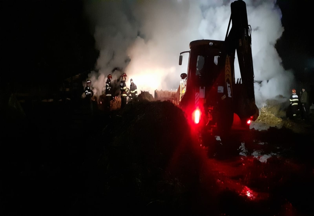 FOTO| Incendiu violent în Ialomița. Șase ore s-au luptat pompierii cu flăcările