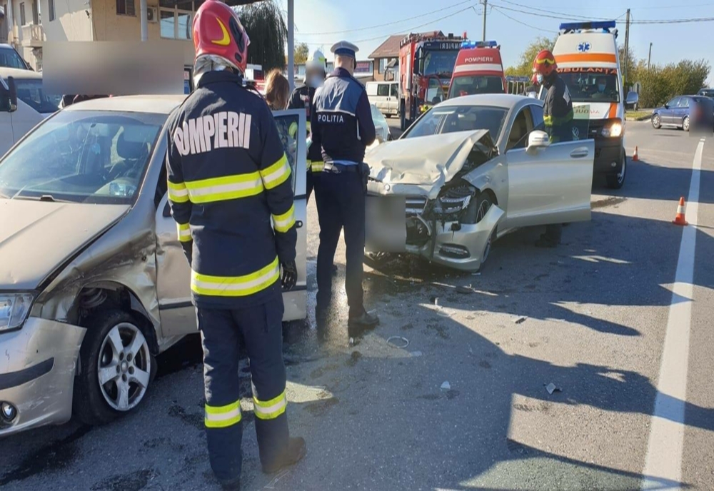 Accident rutier produs în localitatea Nisipuri. Patru persoane rănite, transportate la spital