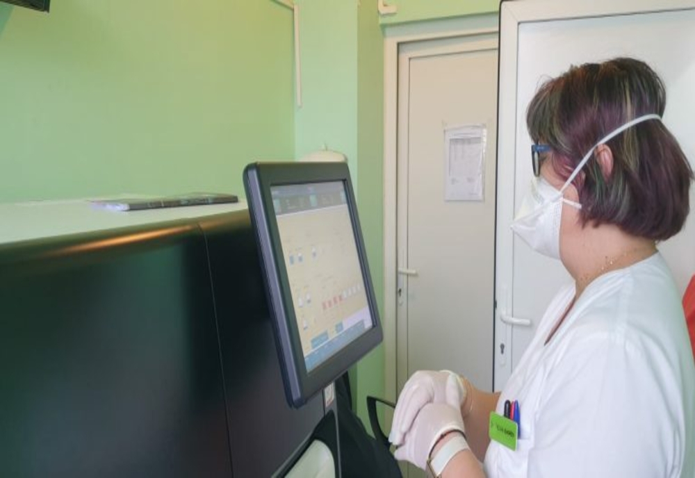 Analizor automat de imunologie la Spitalul „Victor Babeș” din  Timișoara: medicii afla rapid daca plasma de la un donator poate fi folosită
