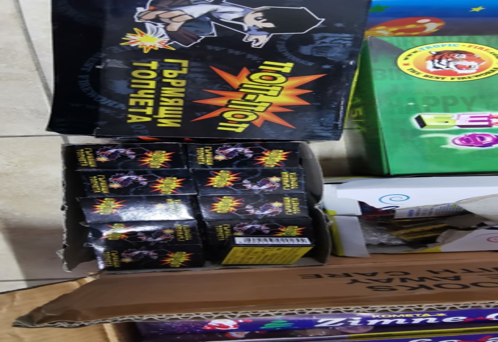 Percheziții la comercianții de artificii și petarde de contrabandă