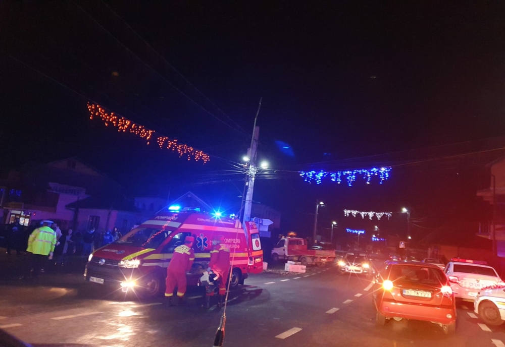FOTO: Pieton lovit de un autoturism, într-o comună din Gorj