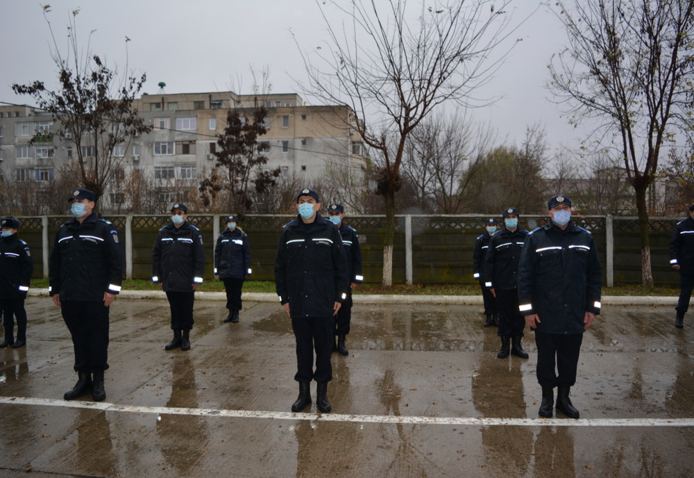 Opt jandarmi, angajați la IJJ Brăila, au depus azi jurământul