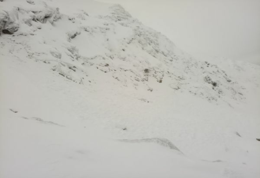 Doi schiori surprinși de avalanșă, pe pârtia Valea Doamnei