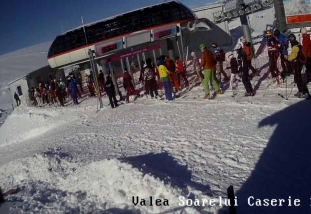Autoritățile din Sinaia au apelat la militari pentru a face ordine pe pârtiile de schi