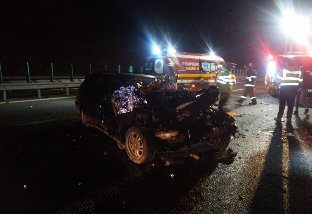 FOTO | Accident grav pe Autostrada A3! Un tânăr din Cluj este în stare gravă după ce a intrat cu maşina într-un TIR condus de un constănţean