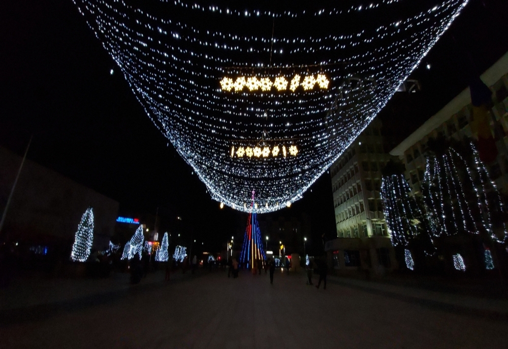 Iluminatul festiv la Târgoviște a fost inaugurat de Ziua Națională