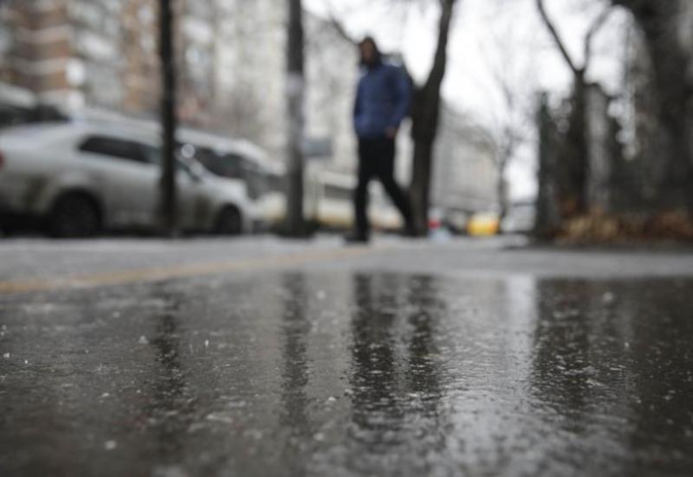 ALERTĂ meteo – Cod galben de ploaie, burniță și POLEI în București și în alte cinci județe până la noapte