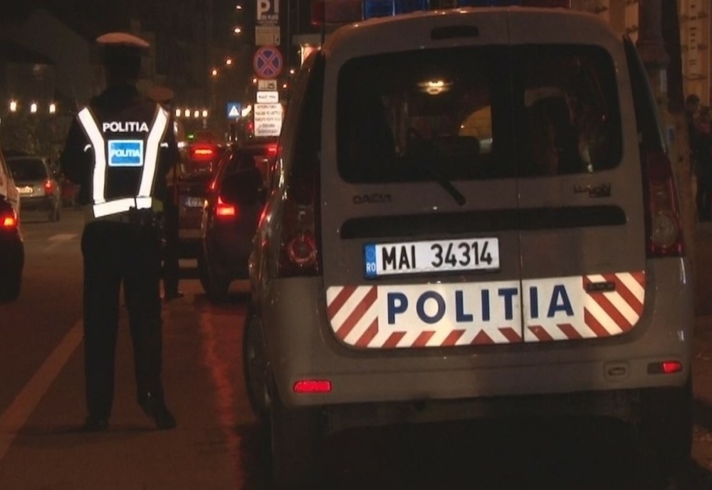 Patru maşini implicate într-un accident, în Craiova. Şofer, căutat de poliţişti după ce a abandonat maşina şi a fugit