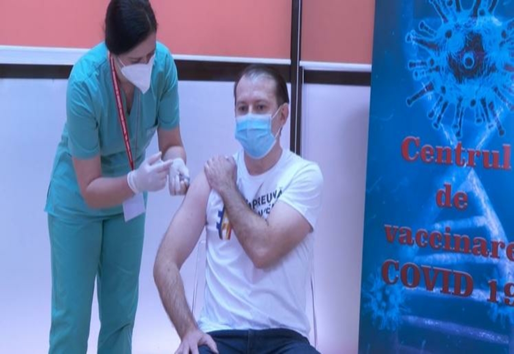 Premierul Florin cîțu s-a vaccinat public împotriva Covid