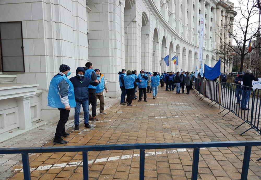 Zeci de sindicalişti din Olt, printre protestatarii de la Ministerul Muncii