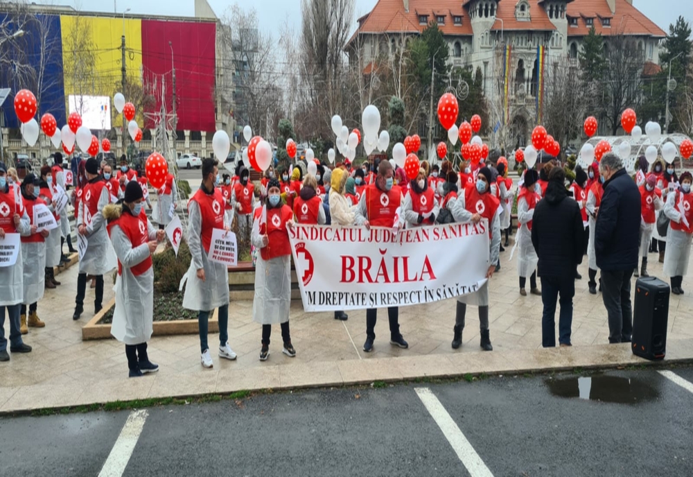 Protest al Sanitas Brăila în fața Prefecturii