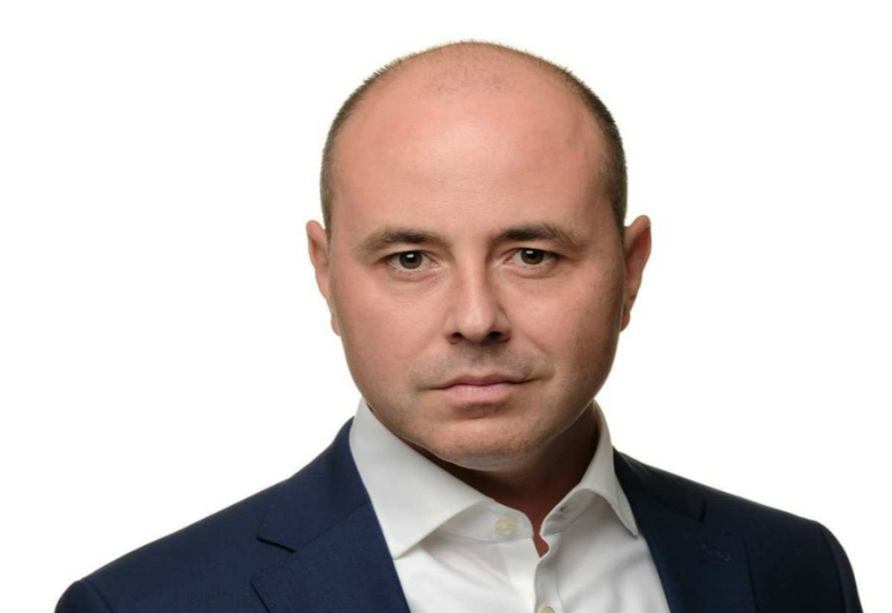 Deputatul liberal Alexandru Muraru a calificat drept “condamnabil şi inacceptabil” gestul bărbatului care l-a stropit cu iaurt pe primarul Mihai Chirica