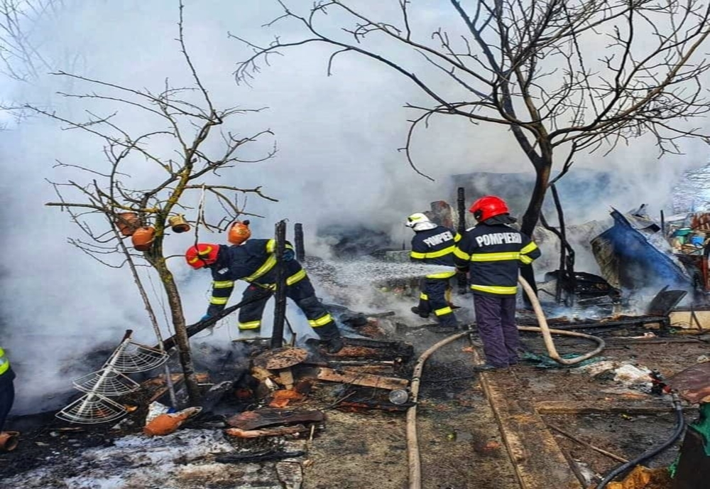 Incendiu violent în localitatea Chiriacu. O femeie a suferit arsuri la nivelul feței