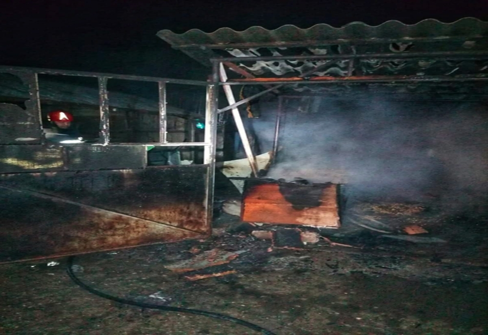 Garajul unei familii din Colibași a ars în prima zi a noului an