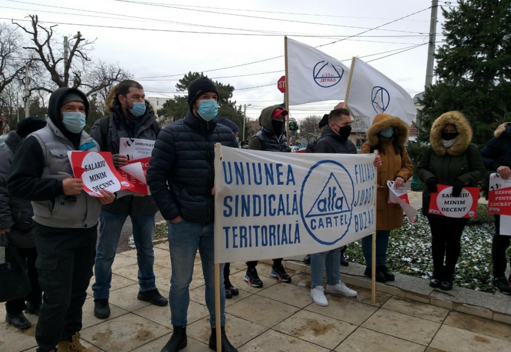 Protestatarii au pichetat miercuri Prefectura Buzău