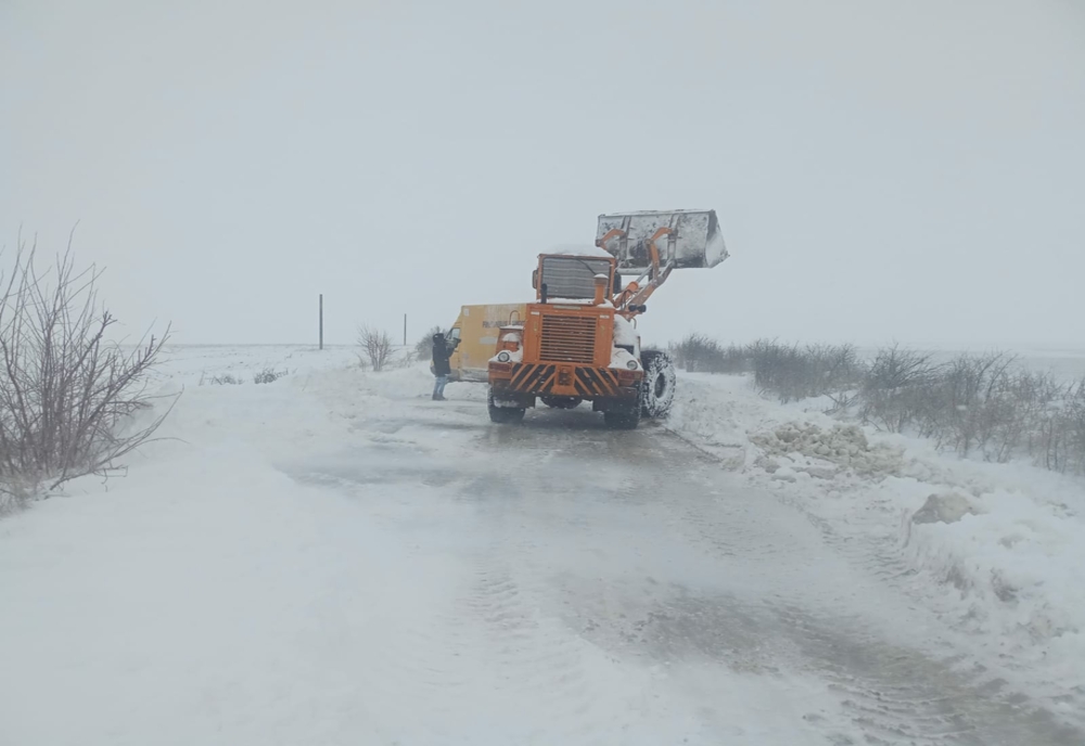 Județul Ialomița sub cod galben de ninsori. Maşini blocate pe drumuri