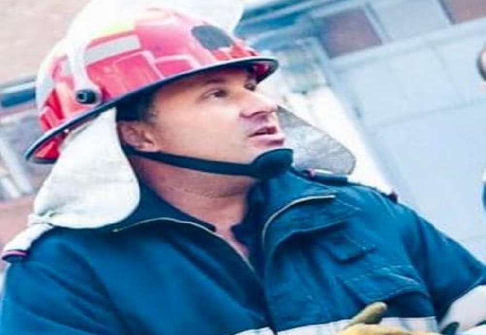 Aflat în timpul liber, un pompier din Mureș a intervenit rapid la stingerea unui incendiu izbucnit într-un local! A salvat afacerea, dar și viețile clienților