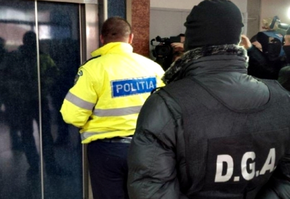 Poliţist din Olt, trimis în judecată după ce a fost prins în flagrant când primea o mită de 750 euro