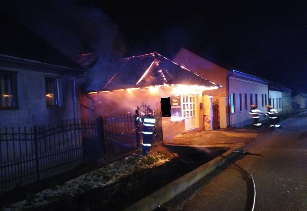 Salon de înfrumusețare din Șimleul Silvaniei, afectat de incendiu din cauza unei țigări