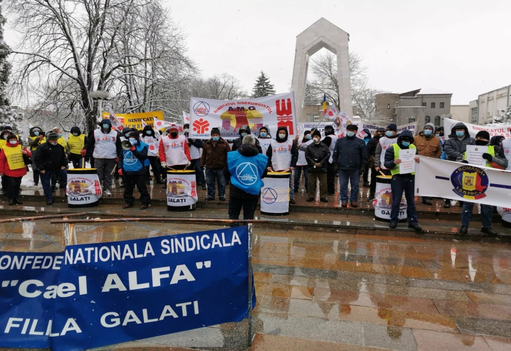 Proteste ale sindicaliștilor în fața Prefecturii