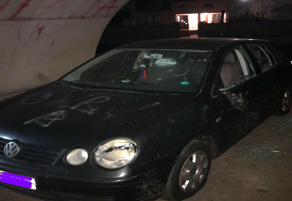 Dosar penal pentru un bărbat din Dâmbovița care a vandalizat mașina fostei soții