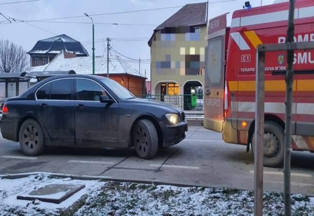 Tupeu de șofer: a blocat o ambulanță SMURD, parcându-și BMW-ul lipit de ușile acesteia