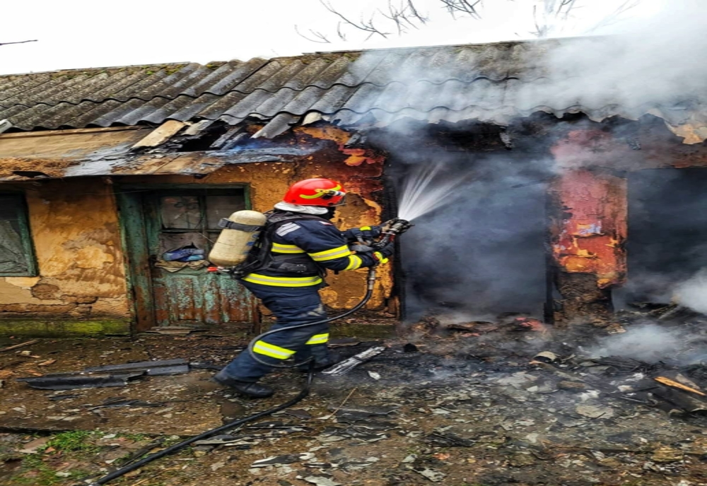 Bătrân din Comasca, găsit mort într-o casă mistuită de flăcări