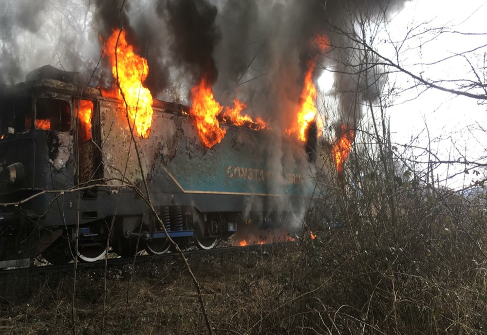 Tren în flăcări, în județul Caraș-Severin