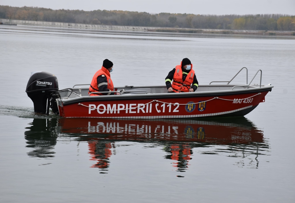 Teleorman: Pescari dispăruţi în Dunăre, căutaţi de pompieri în zona localităţii Suhaia