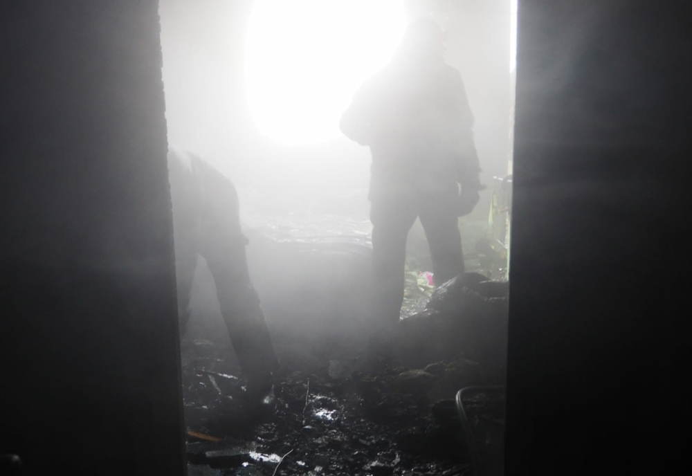 VIDEO. Copil intoxicat cu fum, în urma unui incendiu, în Alexandria