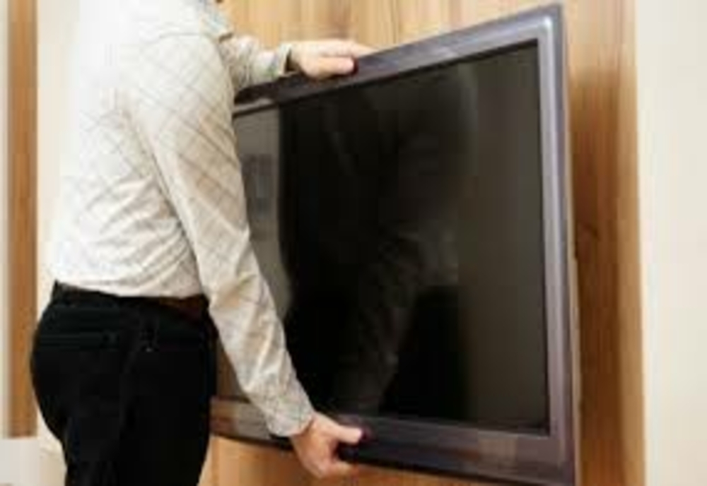 Un turist din Vaslui a dus la amanet televizorul din camera pensiunii unde era cazat