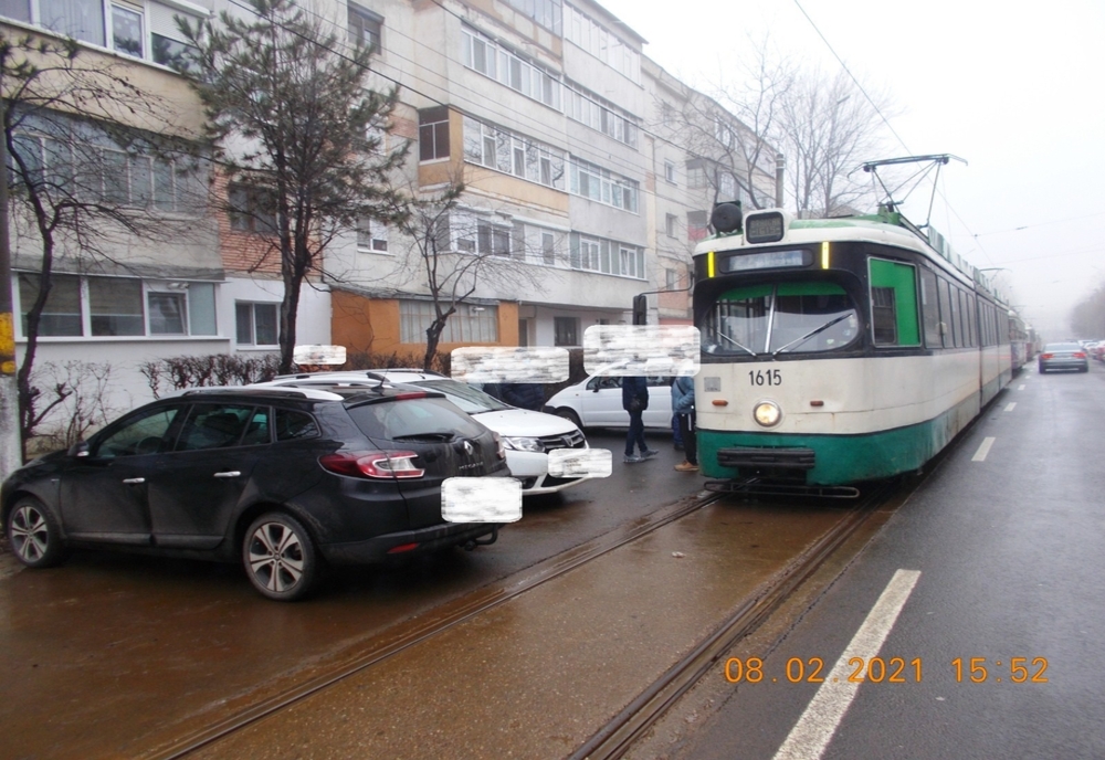 Un gălățean și-a parcat mașina blocând circulația tramvaielor în municipiul Brăila